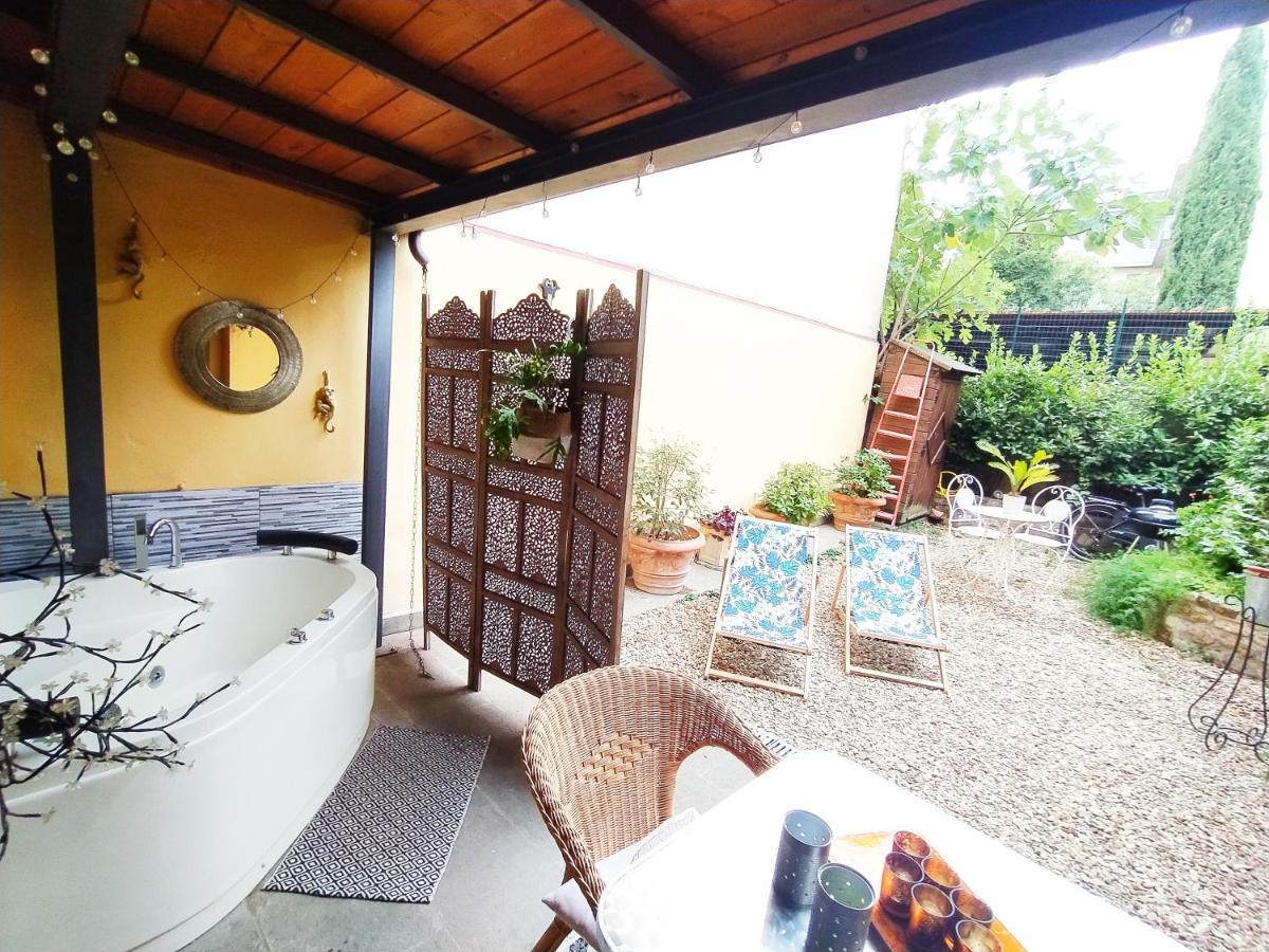 Nadia's Lovely - With Private Garden And Jacuzzi Apartamento