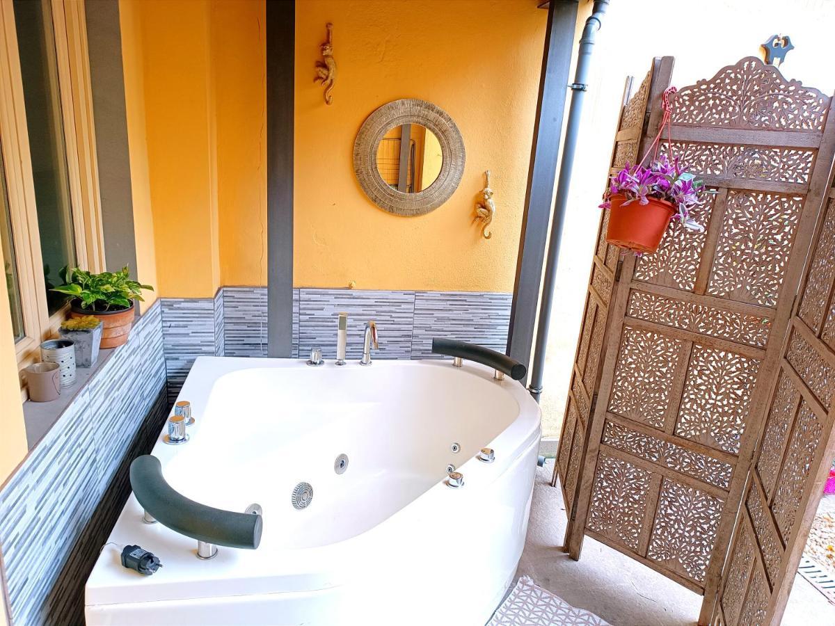 Nadia's Lovely - With Private Garden And Jacuzzi Apartamento Florencia